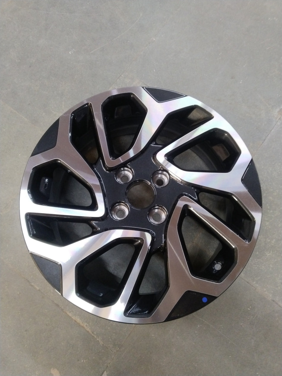 Maruti Suzuki alloy wheel with machined finish for Maruti Fronx, showing detailed close-up of the wheel's design and texture.