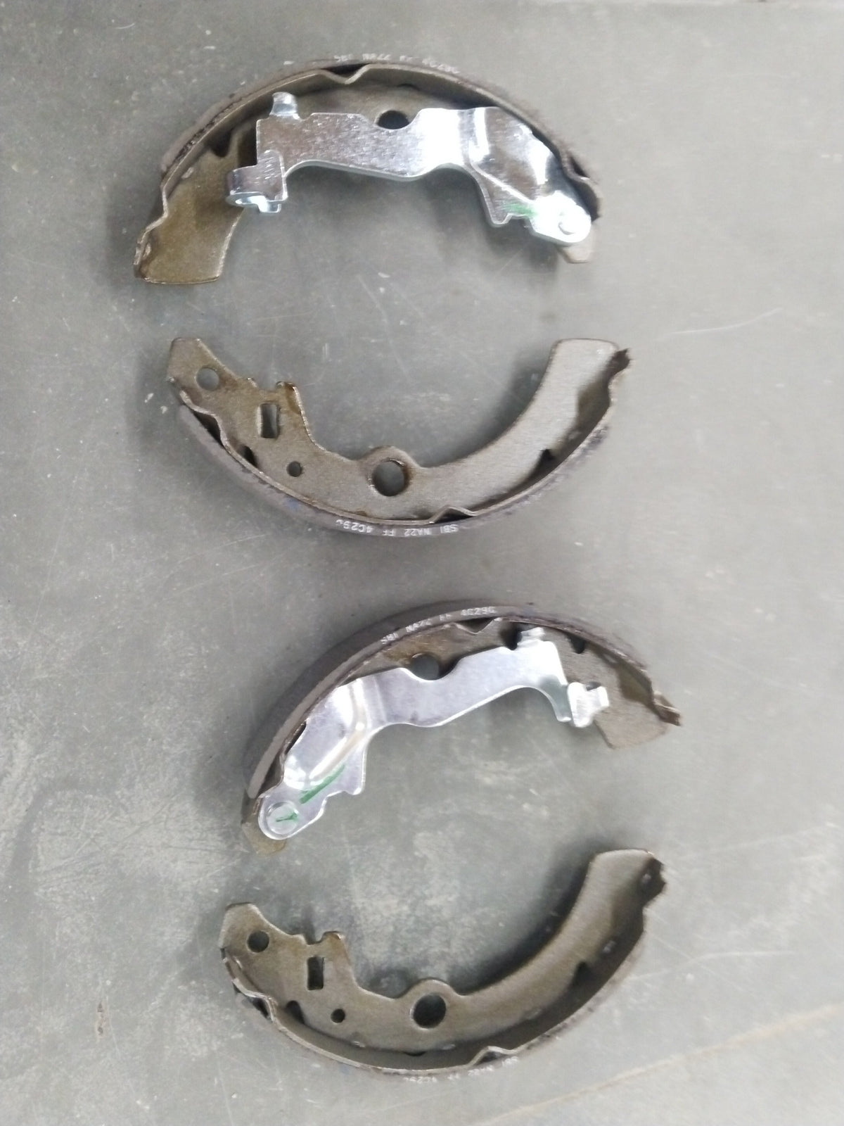 CarTrends rear brake shoe for SWIFT T3, DZIRE T3, BALENO T1/T2, IGNIS, and WAGAON R N vehicles, showing the brake shoe component.