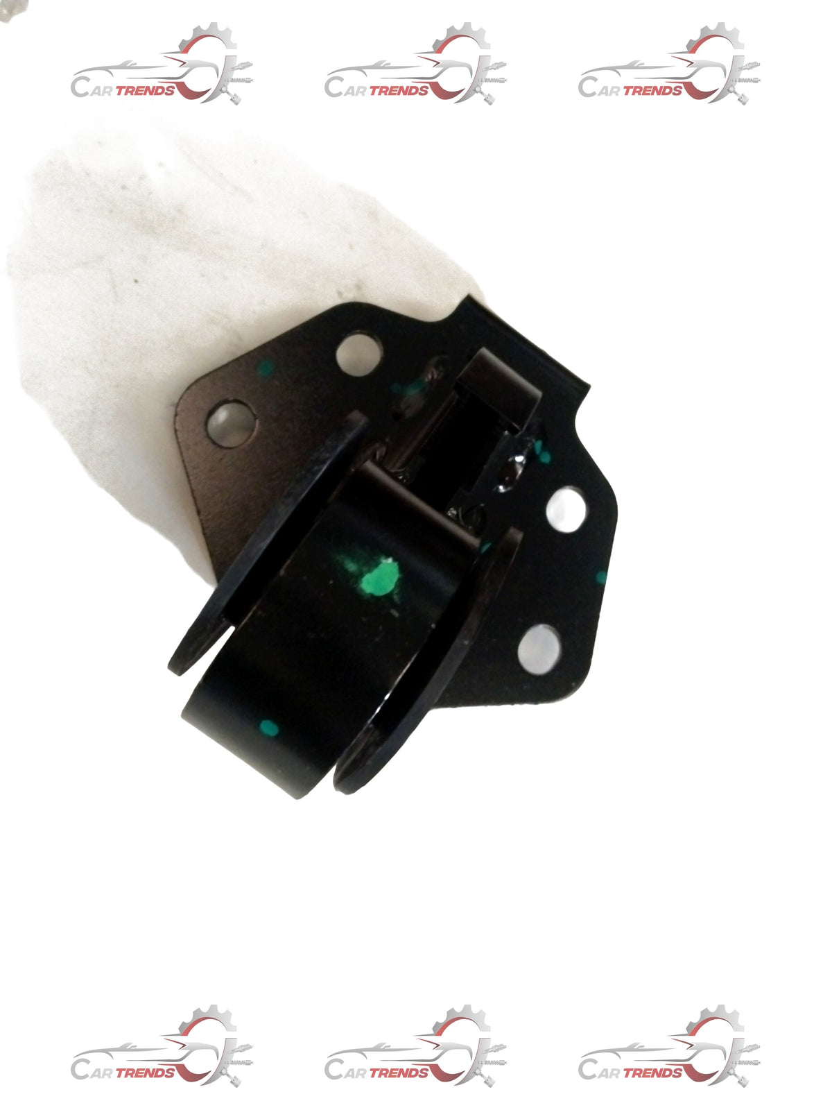 CarTrends Mahindra Veero rear transmission insulator showing close-up of rubber mounting and attachment points.