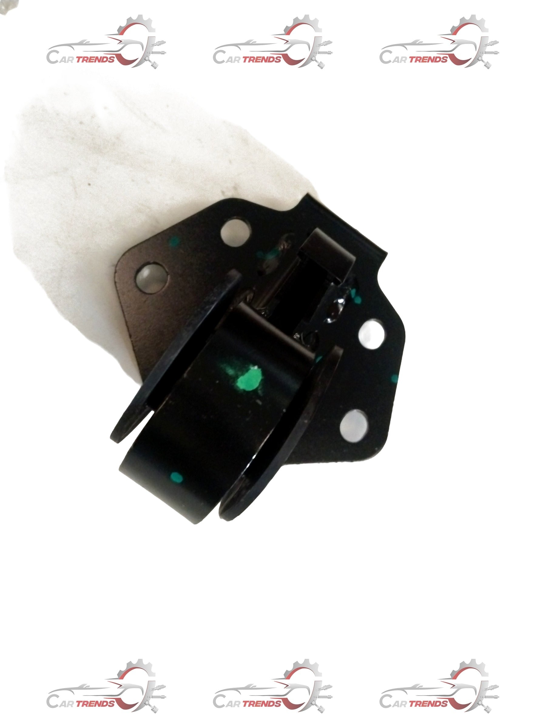 CarTrends Mahindra Veero rear transmission insulator showing close-up of rubber mounting and attachment points.