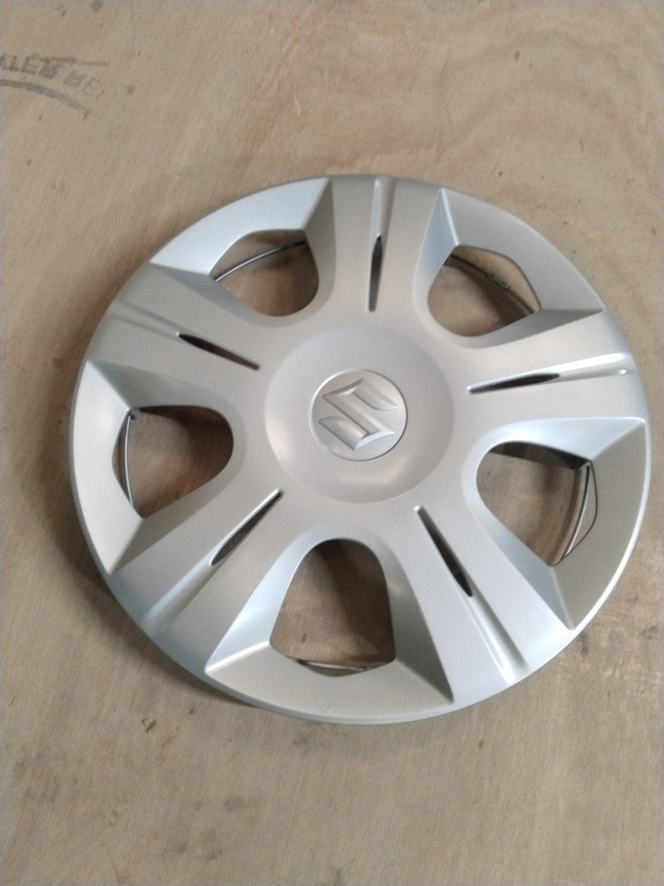 Maruti Suzuki S-Presso machined alloy wheel with a sleek, polished finish, featuring a multi-spoke design.