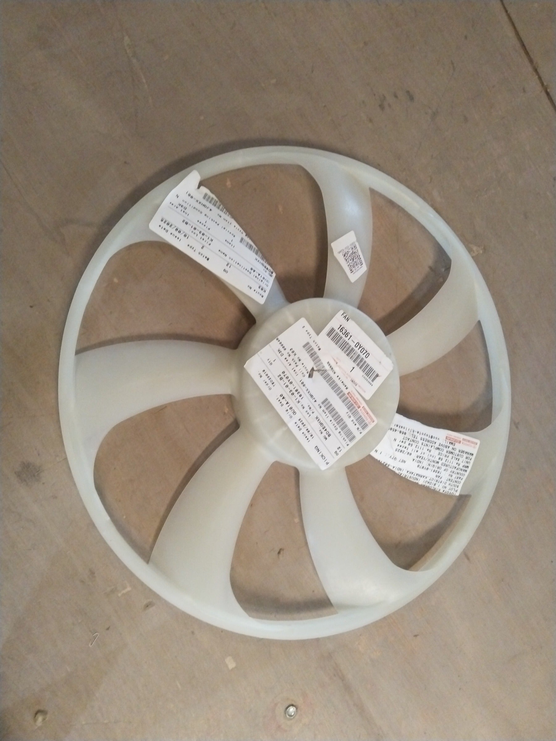 Toyota fan for Innova, Fortuner, Glanza, Hyryder, vehicle part, showing the fan blade and motor assembly.