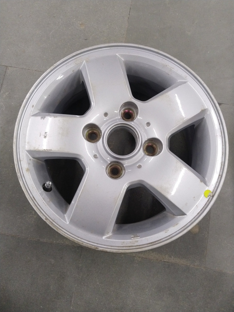 Chevrolet Optra alloy wheel, 15-inch 5 1/2J size, General Motors brand, shown in silver finish on car rim.
