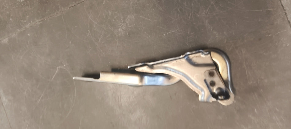 MARUTI SUZUKI HINGE COMPFRONT HOODL 57420M69R00 57420M69R00 - Front view