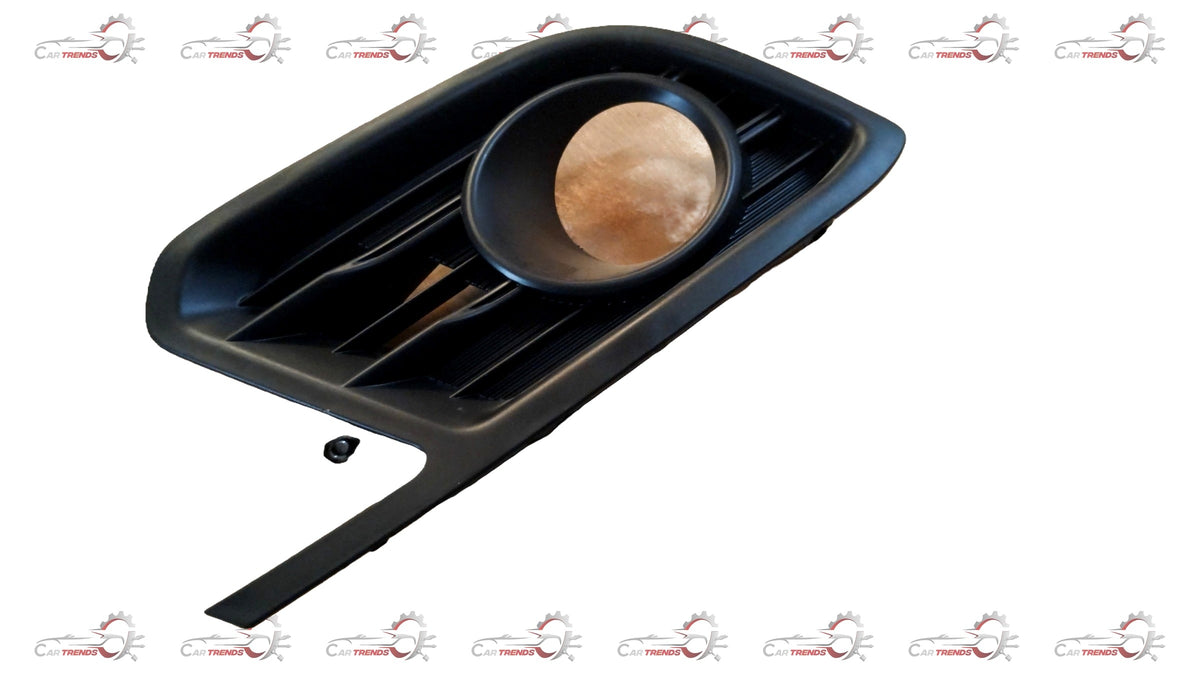 Front right Maruti Suzuki Ciaz bezel fog lamp with mounting bracket and clear lens, designed for replacement or repair.