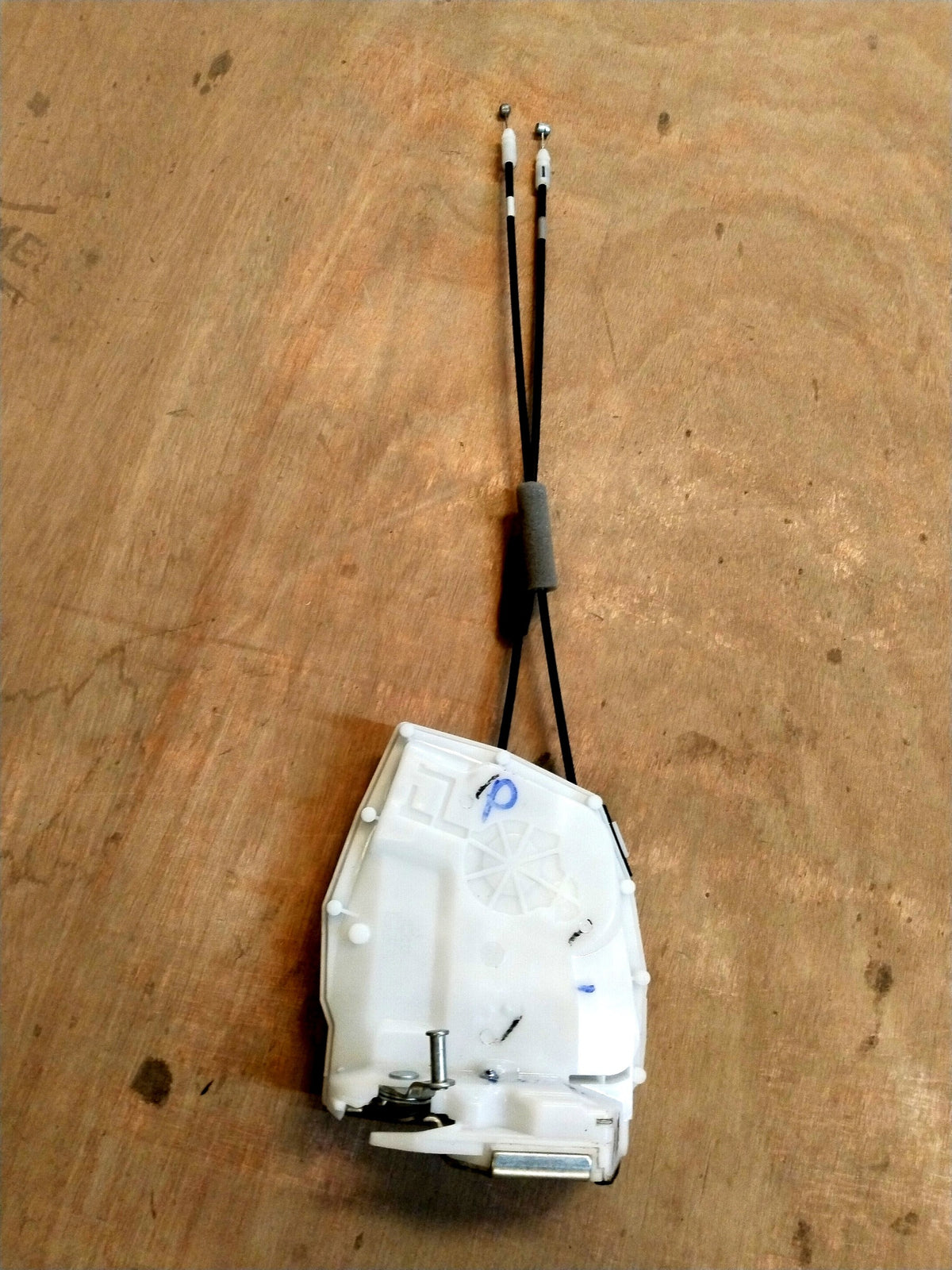 CarTrends LATCH ASSEMBLY | MARUTI SUZUKI/SWIFT | LH | #82302M74LA2 82302M74LA2 - Front view