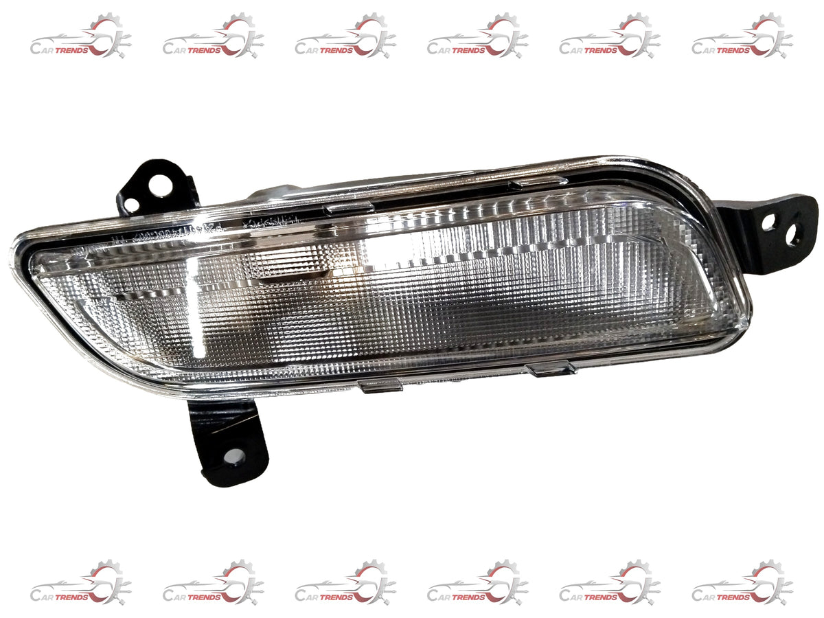 Maruti Suzuki front left turn signal lamp with clear lens and mounting bracket, designed for reliable vehicle signaling.