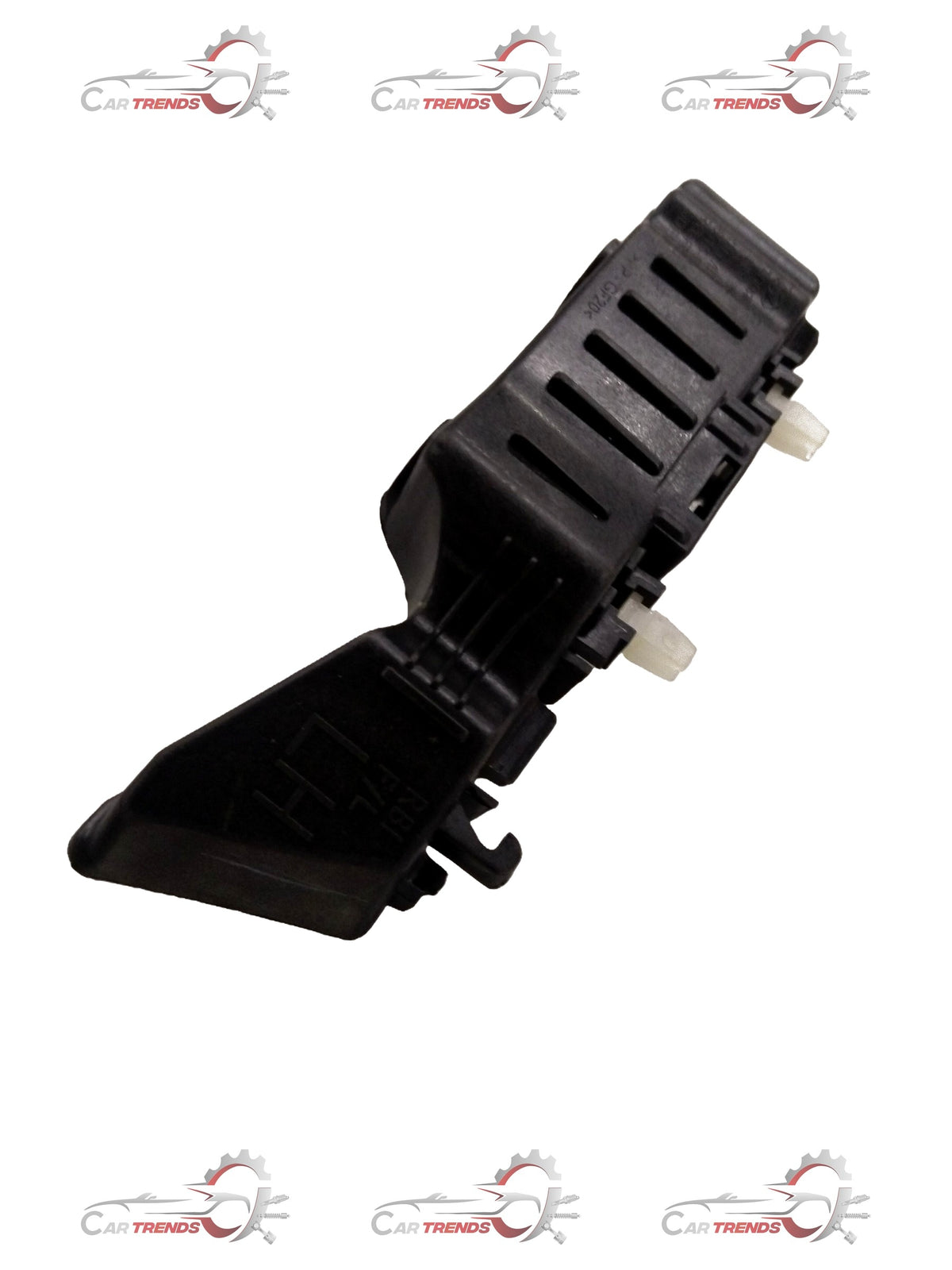 Hyundai Verna Fluidic bumper mounting bracket, upper front spare part by CarTrends, showing the metal bracket component.