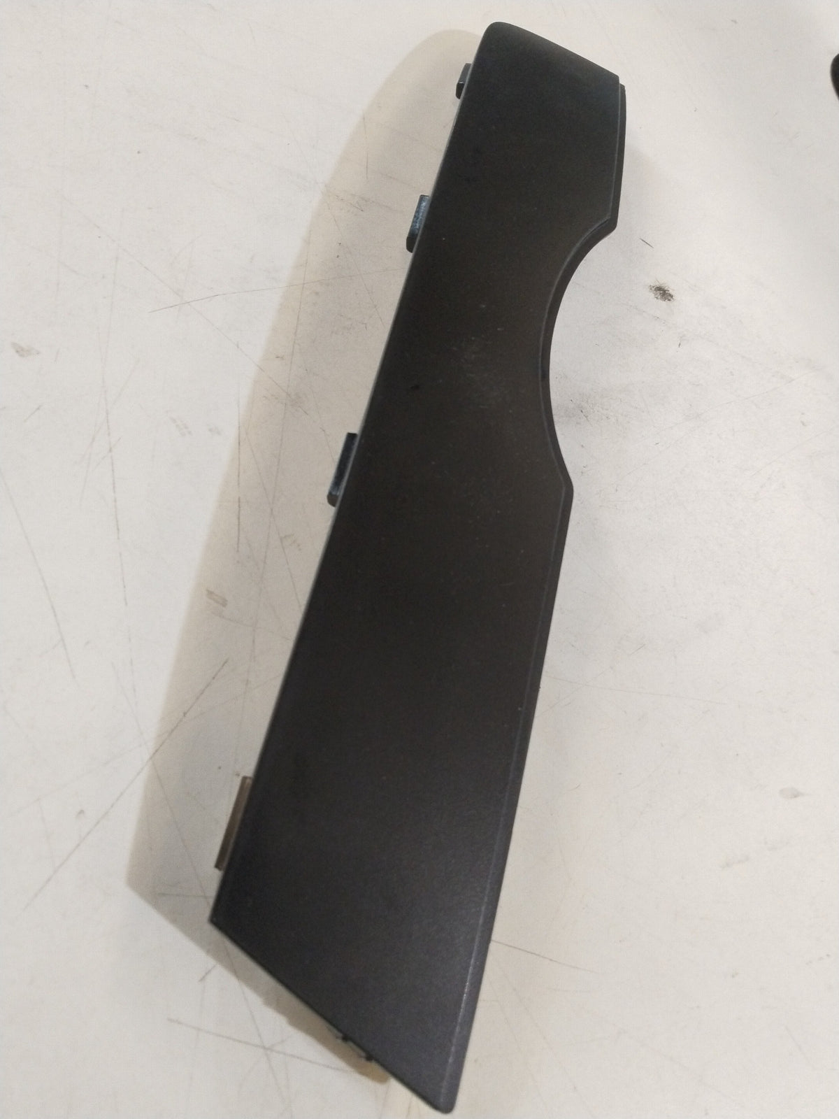 Volkswagen TRIM part for Tiguan, Touareg, Taigun, and Virtus vehicles, labeled #8U0807379B9B9, shown in the image.