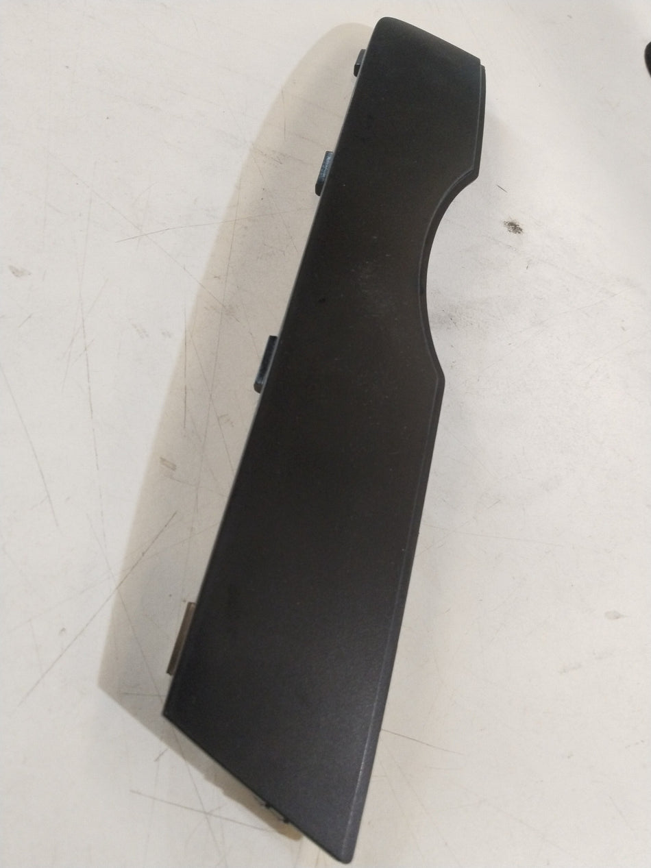 Volkswagen TRIM part for Tiguan, Touareg, Taigun, and Virtus vehicles, labeled #8U0807379B9B9, shown in the image.