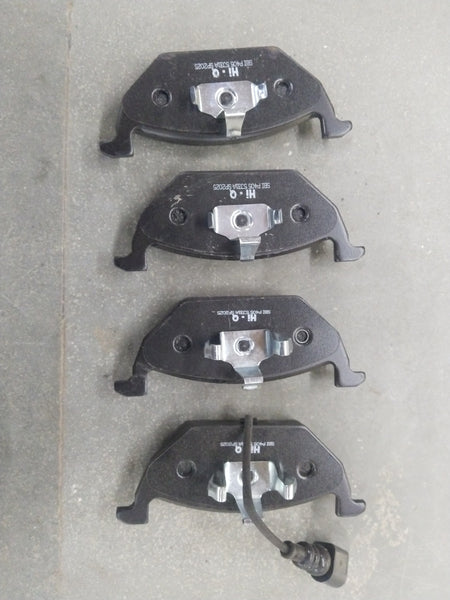 Front brake pad for Laura, Polo, Super B, Rapid, Beetle, Vento, Audi A1, A3 with sensor, by CarTrends.