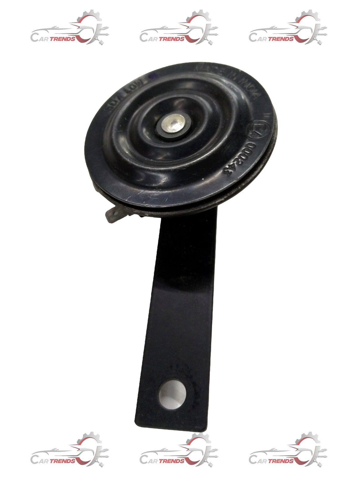 Front view of a Chevrolet low note horn assembly by General Motors, designed for Enjoy models, showing the horn's mounting and wiring.