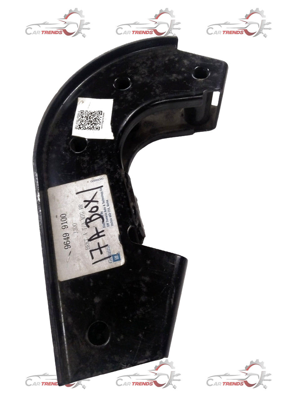 Chevrolet Optra transmission mount bracket for rear petrol engine, branded by General Motors, shown in an automotive image.