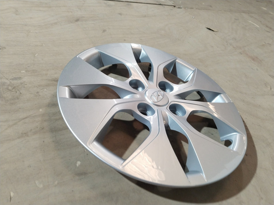 Hyundai Xcent wheel cover by CarTrends, featuring a sleek design and durable finish, fitted on a car wheel.