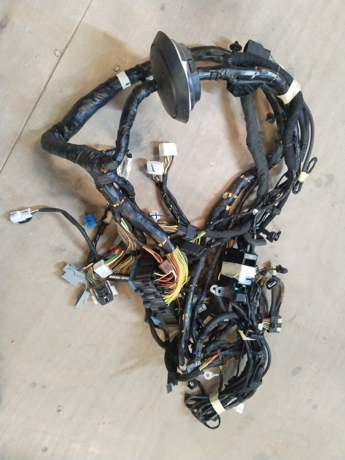 CarTrends INSTRUMENT HARNESS | RENAULT KWID | #240185261S 240185261S - Front view