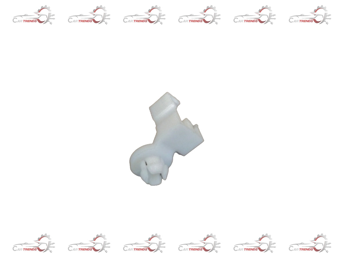 CarTrends Clips Alto spare parts, close-up of black plastic clips used for vehicle repairs or assembly.