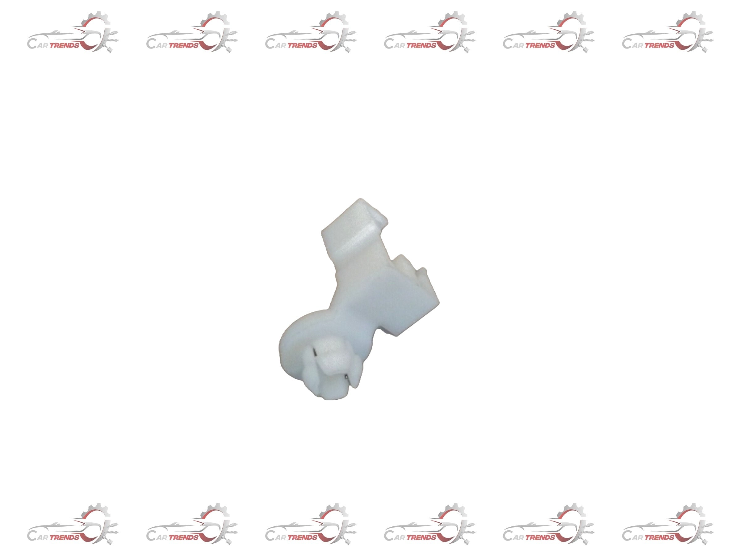 CarTrends Clips Alto spare parts, close-up of black plastic clips used for vehicle repairs or assembly.