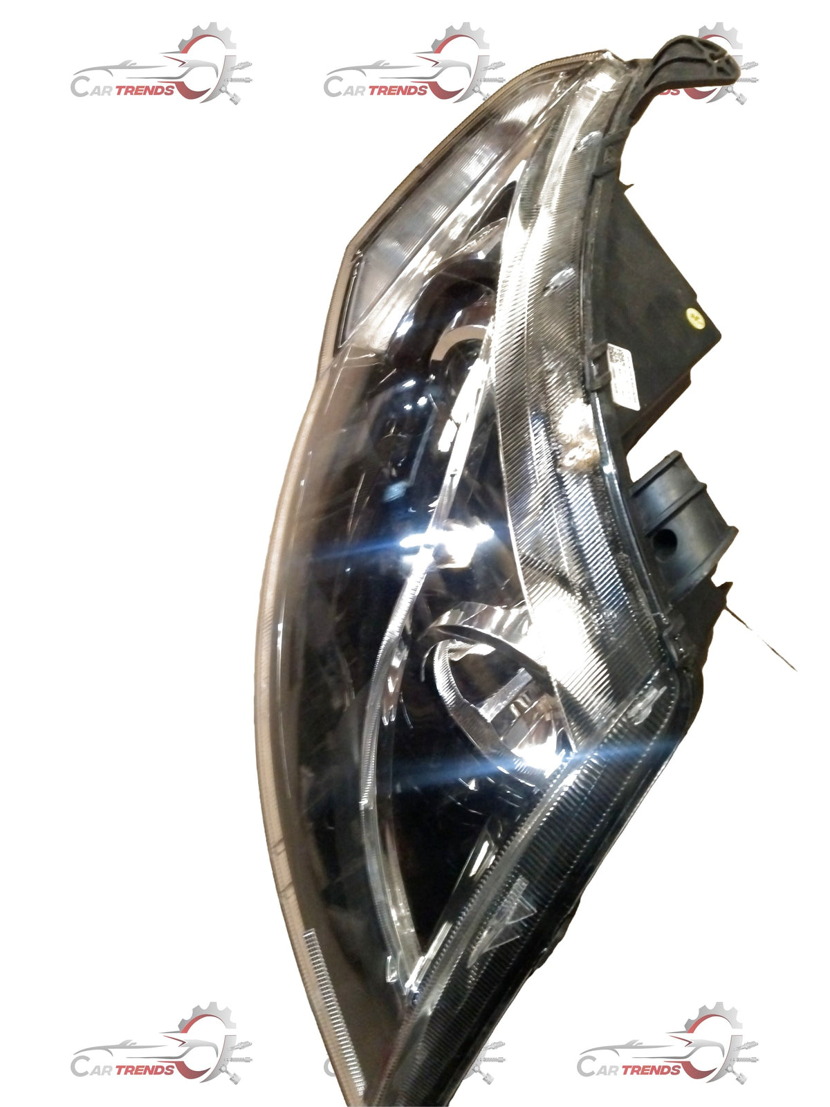 Mahindra XUV 500 headlamp, right side, replacement part, clear lens and reflective surface, designed for durability and visibility.