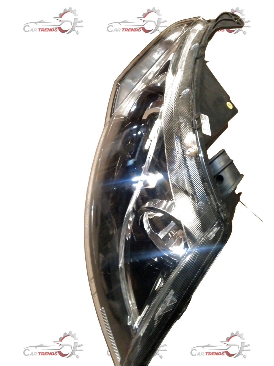 Mahindra XUV 500 headlamp, right side, replacement part, clear lens and reflective surface, designed for durability and visibility.