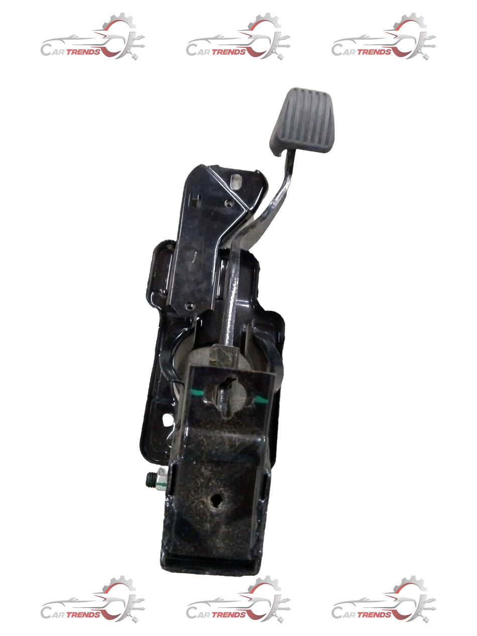 Chevrolet Sail brake and accelerator pedal assembly from General Motors, showing metal pedals and mounting hardware.