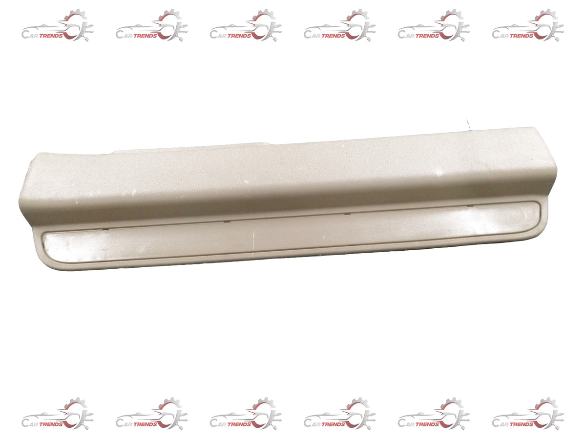 General Motors Chevrolet Captiva front side door opening retainer, right-hand side, for vehicle floor installation.