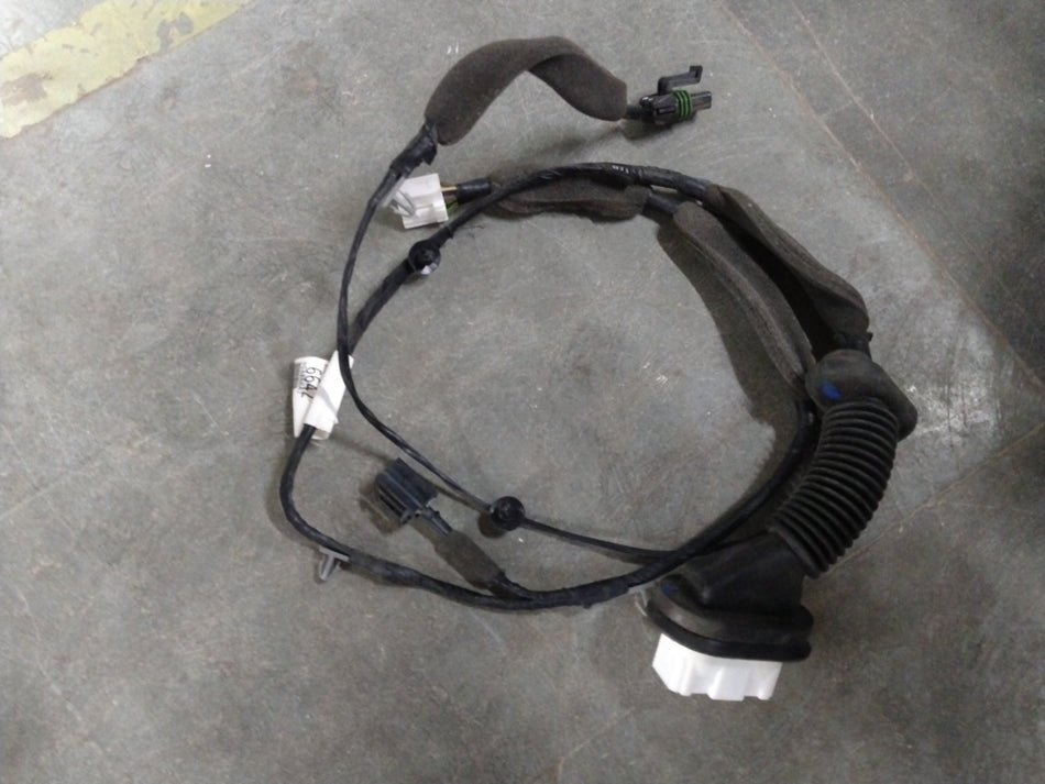 Front left door harness wire for Chevrolet Beat by General Motors, showing the wiring and connector components.