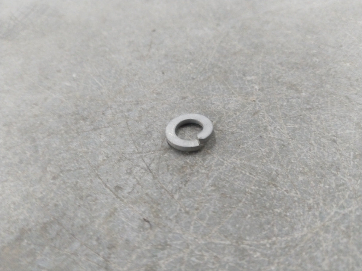 General Motors washer battery retainer for Chevrolet Corsa, showing the plastic clip with mounting details and branding.