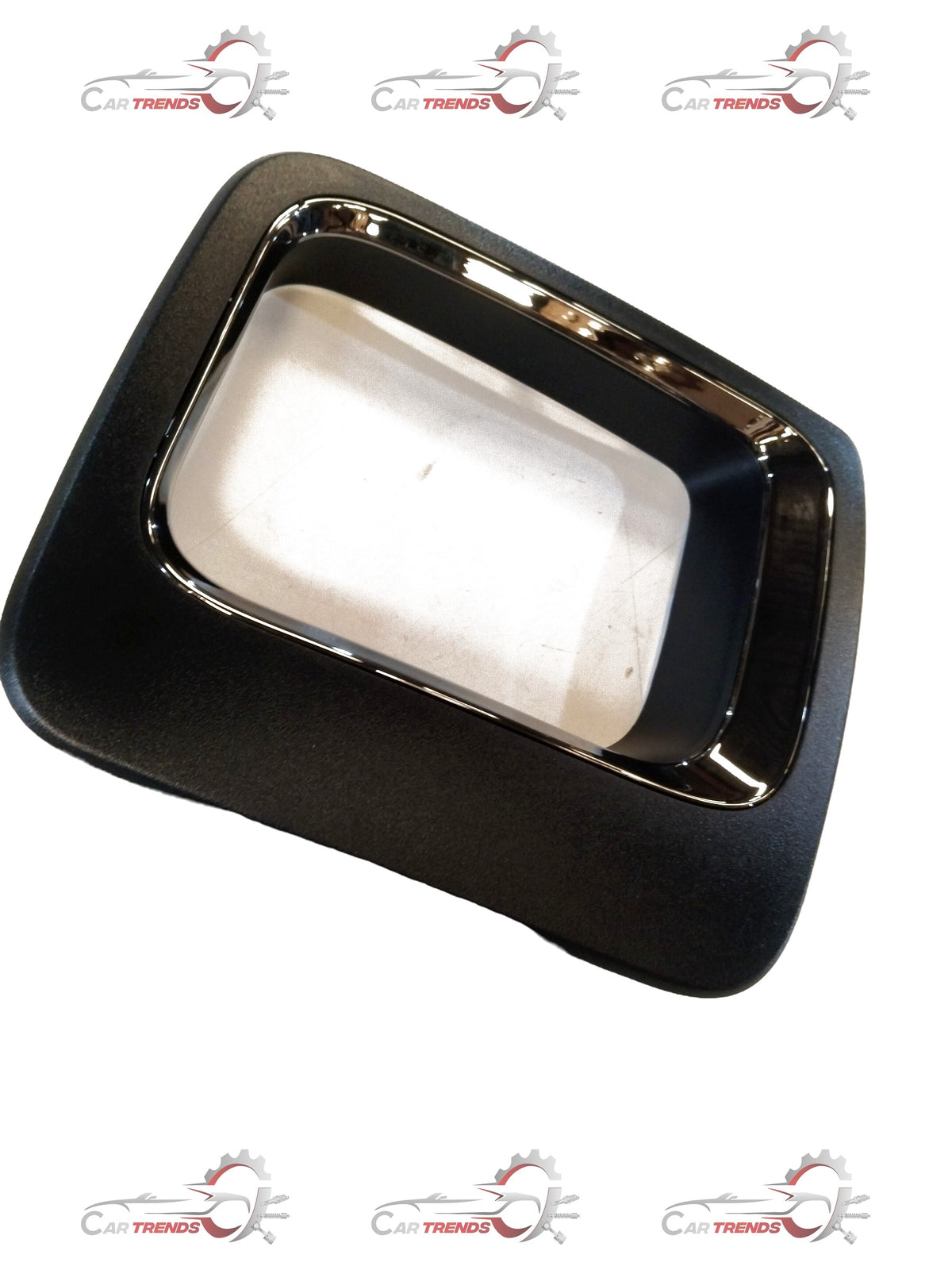 CarTrends BEZEL ASSEMBLY FOG LAMP | SCORPIO/BOLERO/THAR/XUV700 | RH | #2302AU300010N 2302AU300010N - Front view