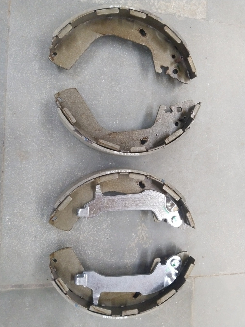 Front brake pad for Hyundai Tucson T3 by CarTrends, showing the new metal friction surface and mounting hardware.