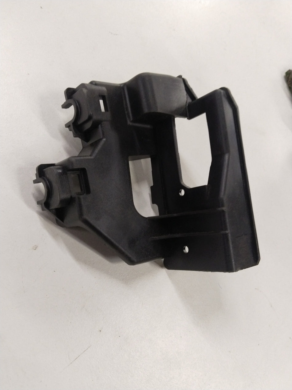 Chevrolet Beat rear right side door lock rod guide inside handle, part #J96635318, for secure door locking mechanism.