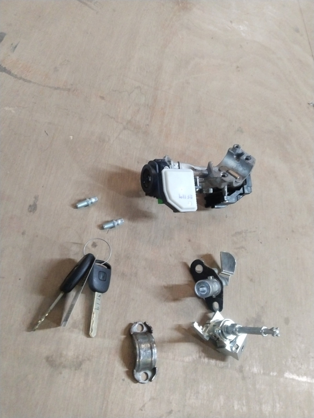 CarTrends SET KEY CYLINDER SERVICE | HONDA | #06350TG2U12 06350TG2U12 - Back view