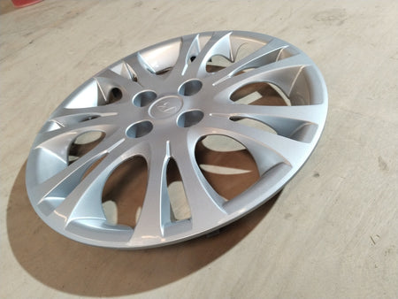 CarTrends wheel cap assembly for Hyundai I10, Grand I10, Xcent, I20 showing the black plastic hub with branding details.