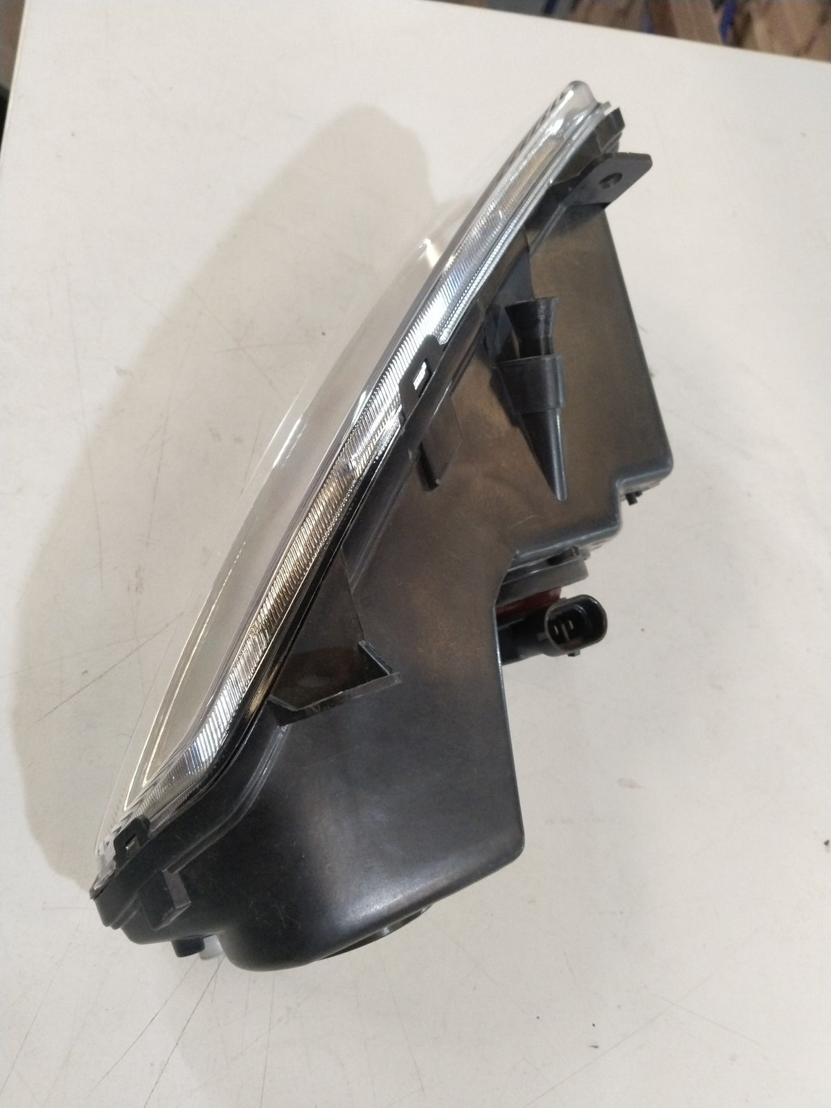 Volkswagen headlight for Polo, Vento, Taigun, Tiguant models, part number 6R0941062H, showing the illuminated headlamp.