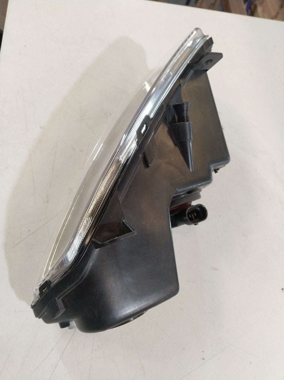 Volkswagen headlight for Polo, Vento, Taigun, Tiguant models, part number 6R0941062H, showing the illuminated headlamp.