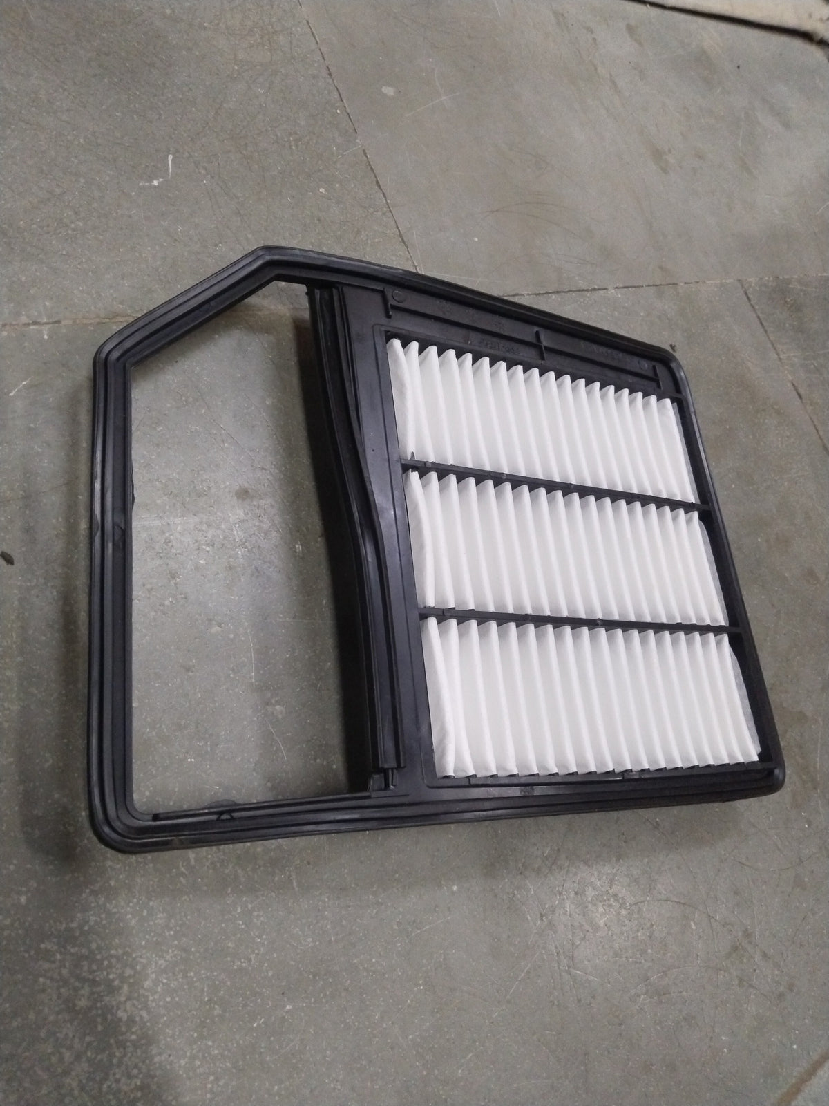 CarTrends Breeza air filter #CT003975, close-up of rectangular filter with pleated design for vehicle air purification.