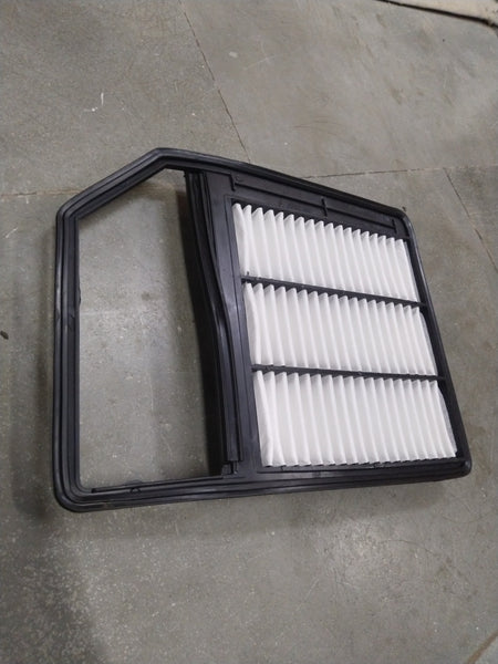 CarTrends Breeza air filter #CT003975, close-up of rectangular filter with pleated design for vehicle air purification.