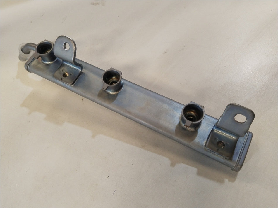 Nissan gas injector gall for Renault, showing a close-up of the fuel injector part with metal and plastic components.