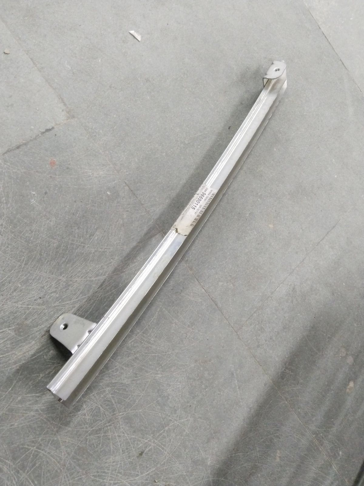 Rear side door window for Chevrolet/Beat, right-hand side, assembly by General Motors, showing the window glass and door frame.