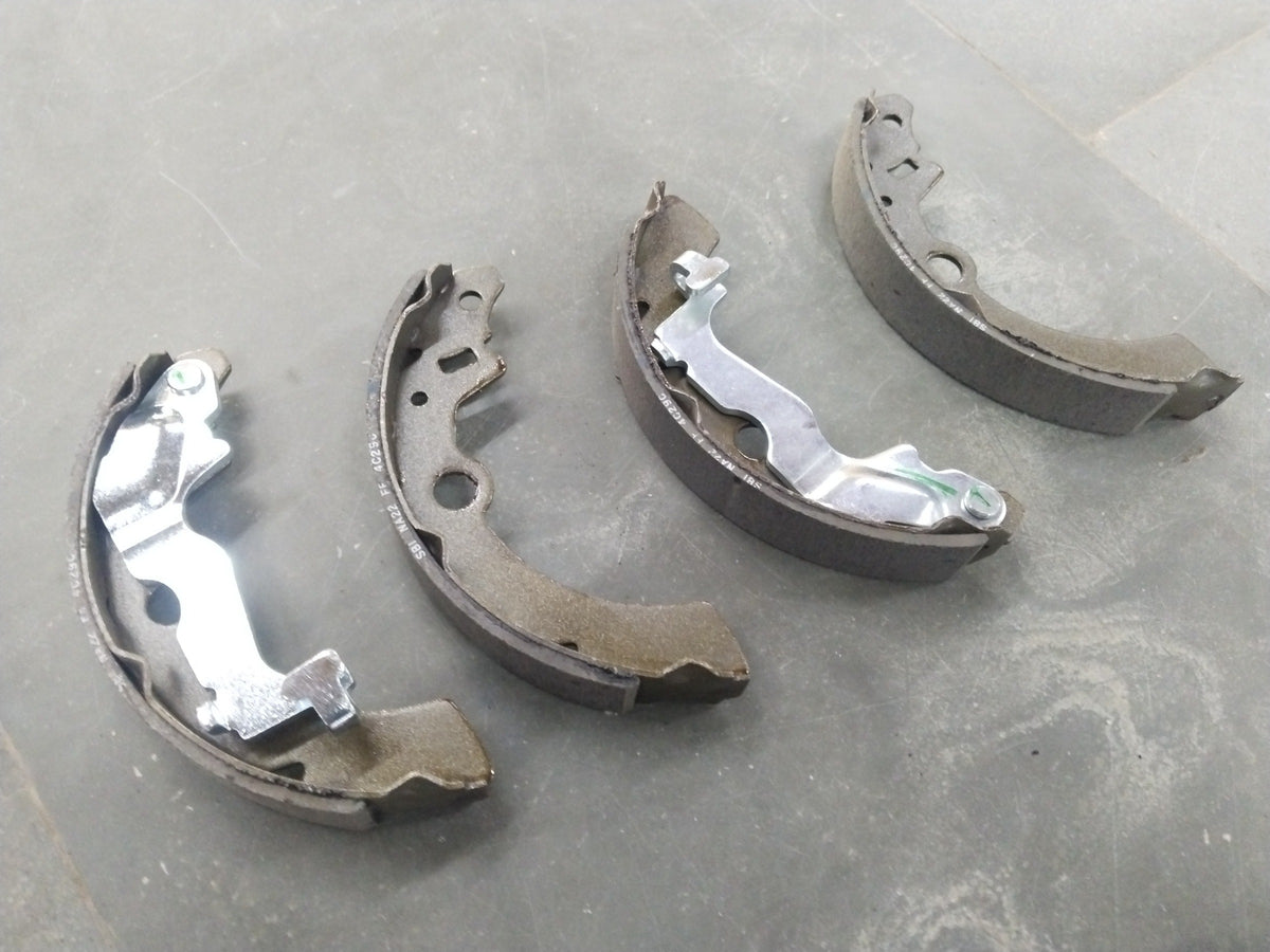 CarTrends rear brake shoe for Suzuki Swift T3, Dzire T3, Baleno T1/T2, Ignis, Wagon R N, front view showing brake shoe design