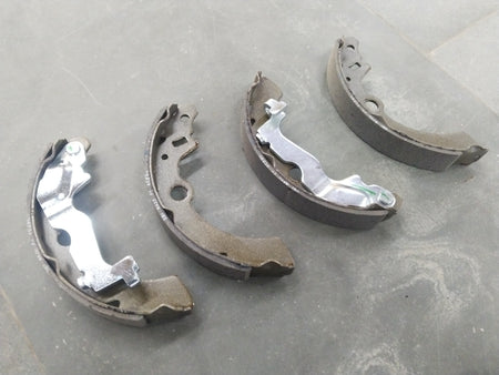 CarTrends rear brake shoe for Suzuki Swift T3, Dzire T3, Baleno T1/T2, Ignis, Wagon R N, front view showing brake shoe design