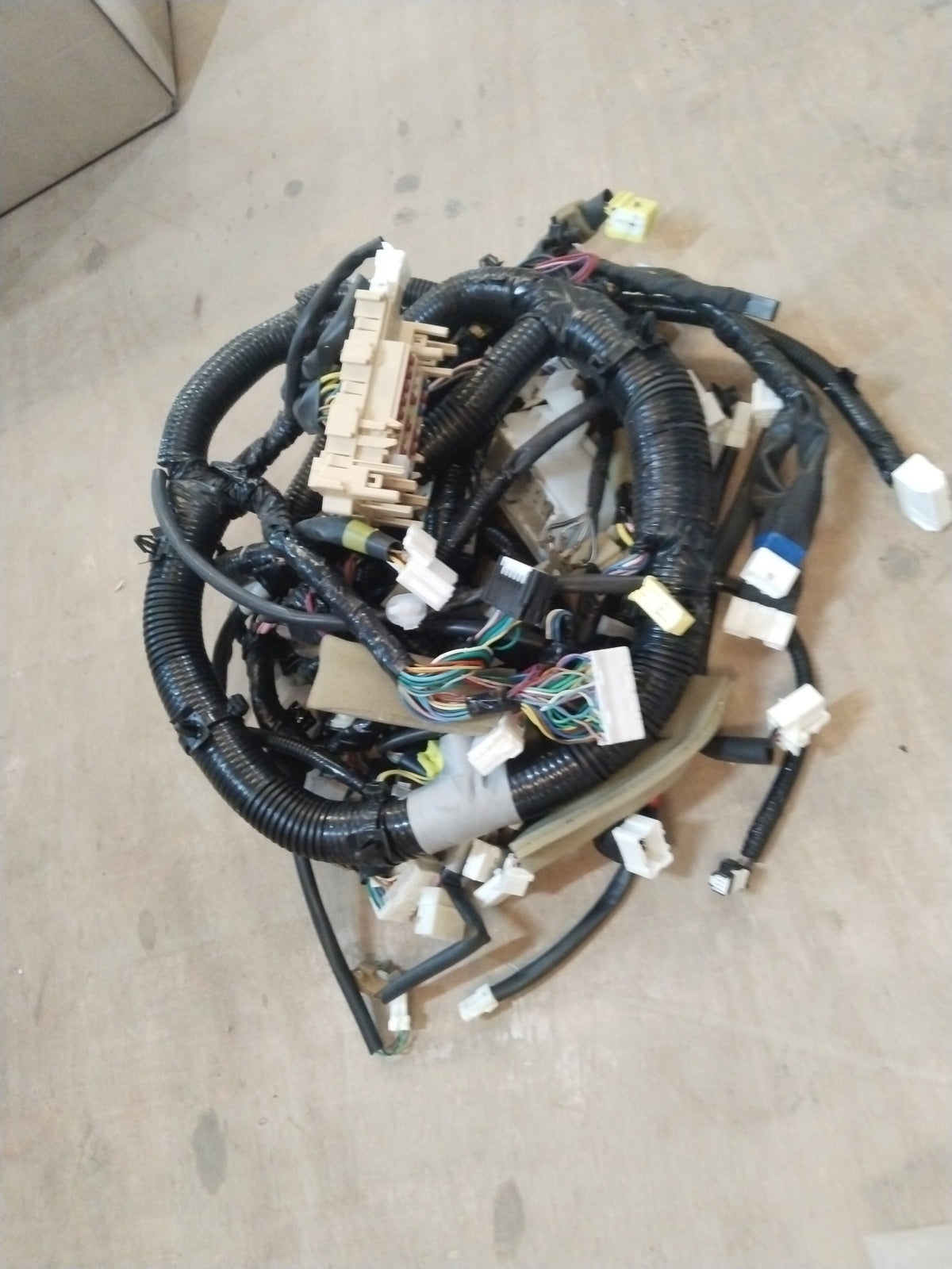 CarTrends MAIN HARNESS | NISSAN SUNNY | #240103BB0A 240103BB0A - Back view