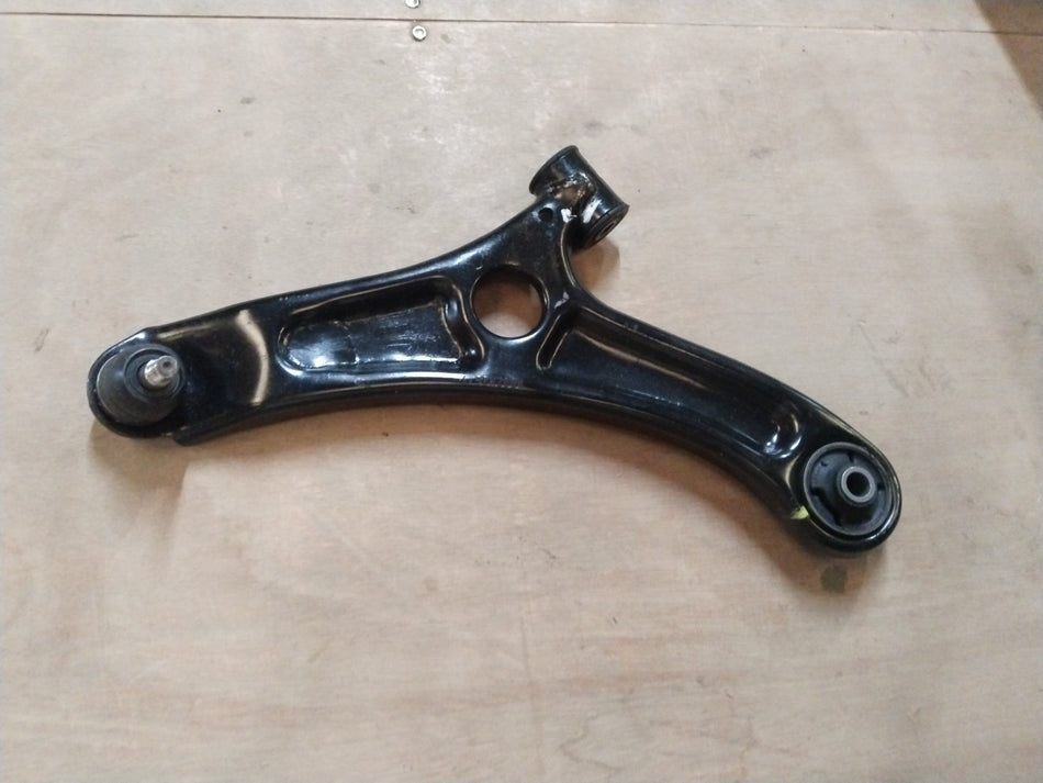 CarTrends suspension arm for left side of WagonR 2nd gen, A-Star, Zen Estilo; essential spare part for petrol and CNG models.