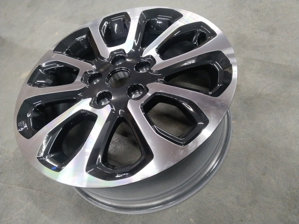 Maruti Suzuki Grand Vitara 2022+ 17-inch machined diamond-cut alloy wheel QC8