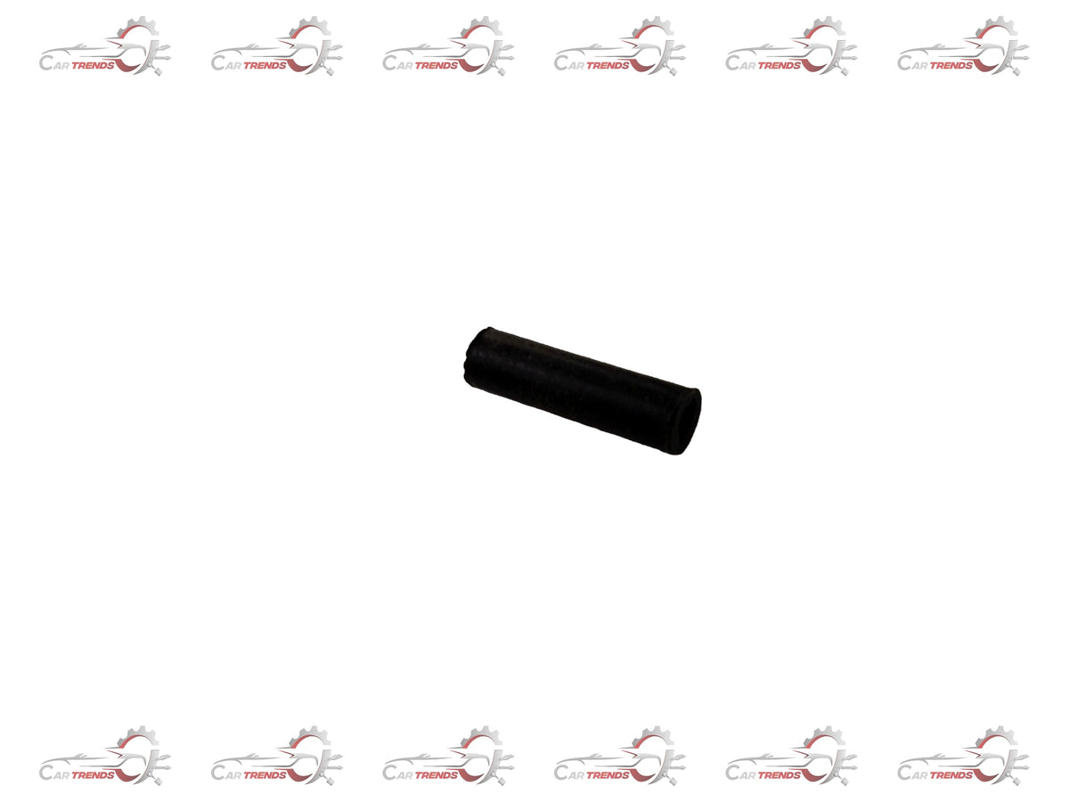 General Motors Optra petrol cap with black finish, securely fitting the vehicle's fuel tank opening.