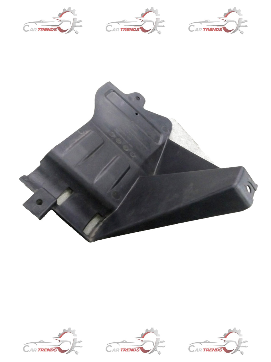 General Motors shield oil pan for Chevrolet Enjoy, right side, showing the metallic oil pan with mounting points and protective shielding.