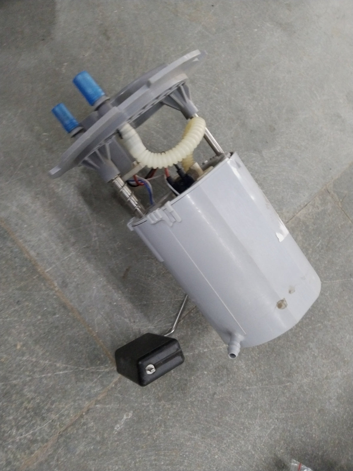 CarTrends fuel pump module assembly for Chevrolet Optra petrol engine, spare parts image showing detailed view of the component.