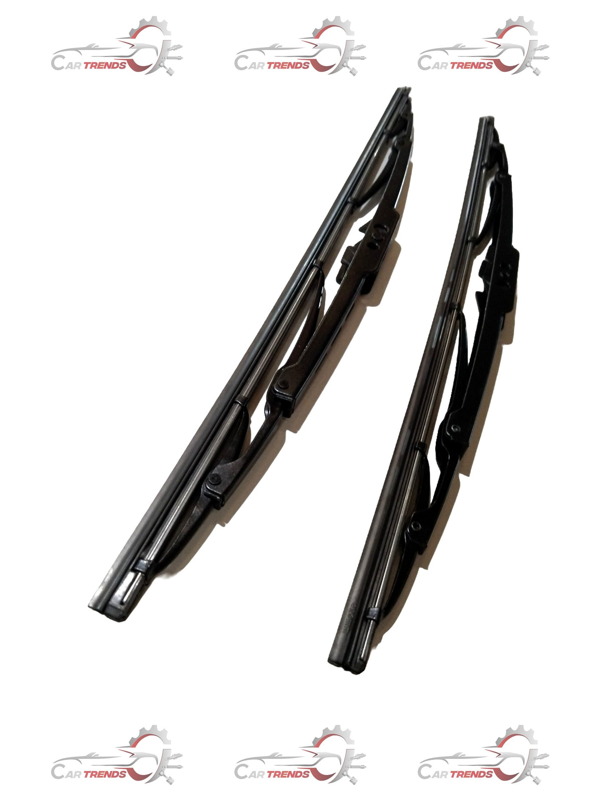 CARTRENDS 17-inch wiper blade for all cars, showing the rubber edge and metal frame of the windshield wiper in a close-up shot.