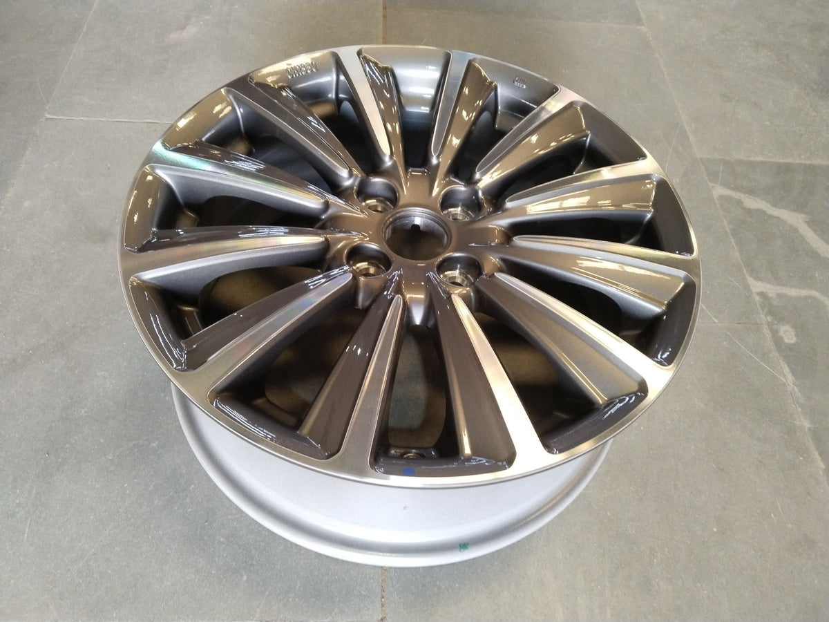 CarTrends alloy wheel for Ciaz, featuring a sleek multi-spoke design in a close-up view.