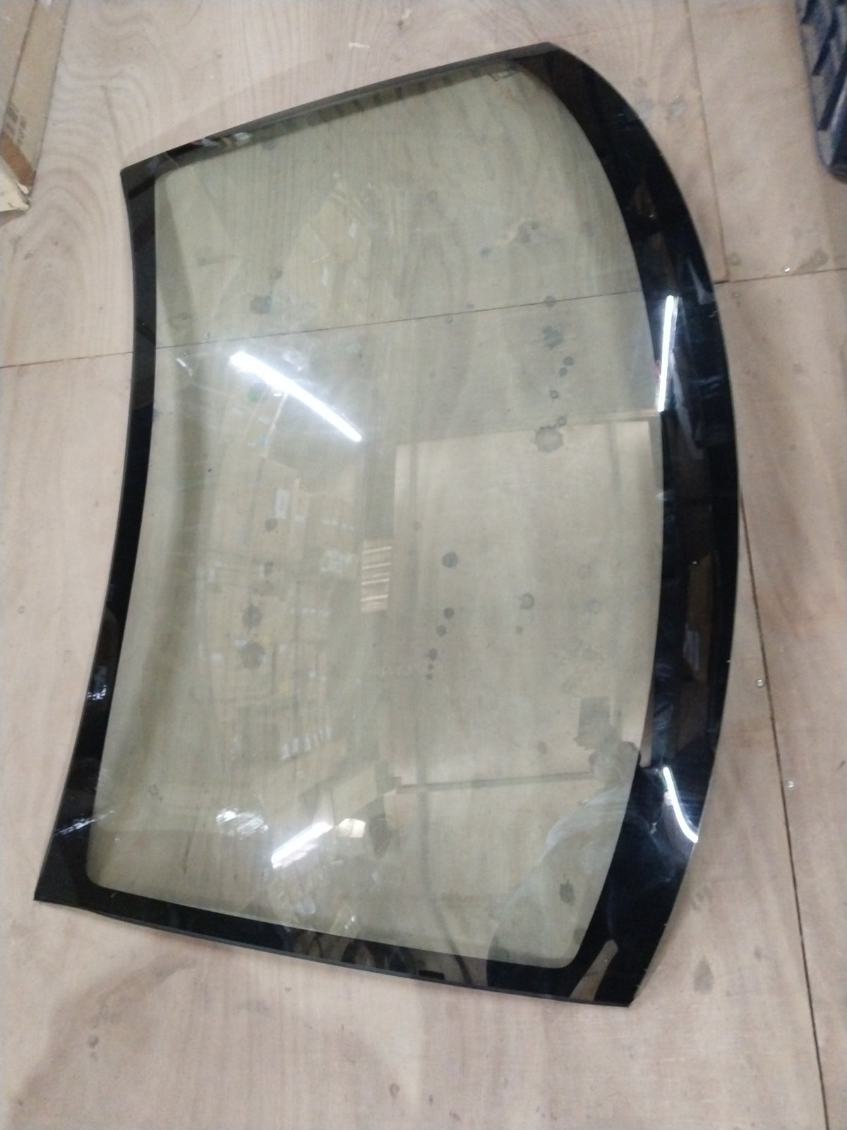 CarTrends WINDSHIELD GLASS | MARUTI SWIFT | #84510M74L01 84510M74L01 - Back view