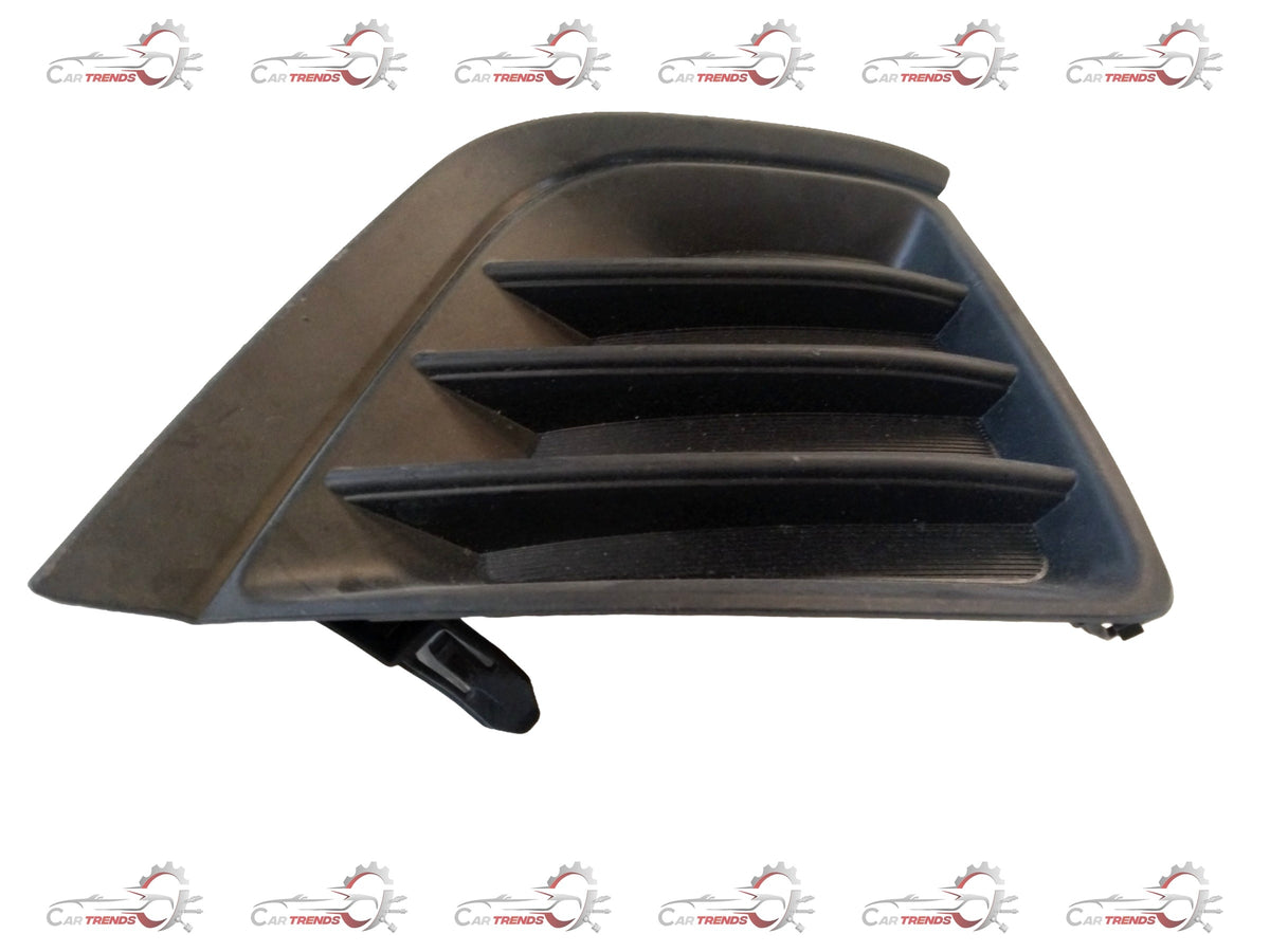 Toyota fog lamp cover for Innova, Fortuner, Glanza, and Hyryder, right side, black plastic exterior with textured finish.